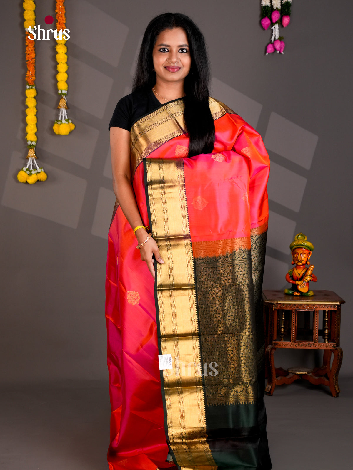 Buy Pretty Coral Pink Kanchipuram Silk Saree With Gold Motifs, Dark Green Zari Border & Brocade Pallu