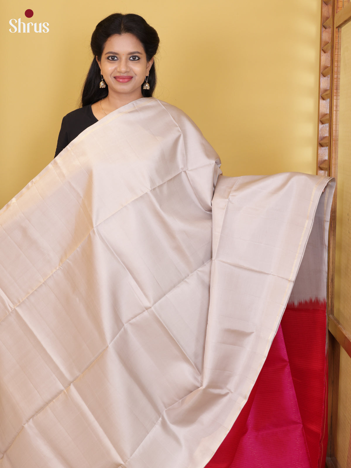 Buy Timeless Cream Pure Soft Silk Saree with Plain Body & Pink Zari Striped Pallu 