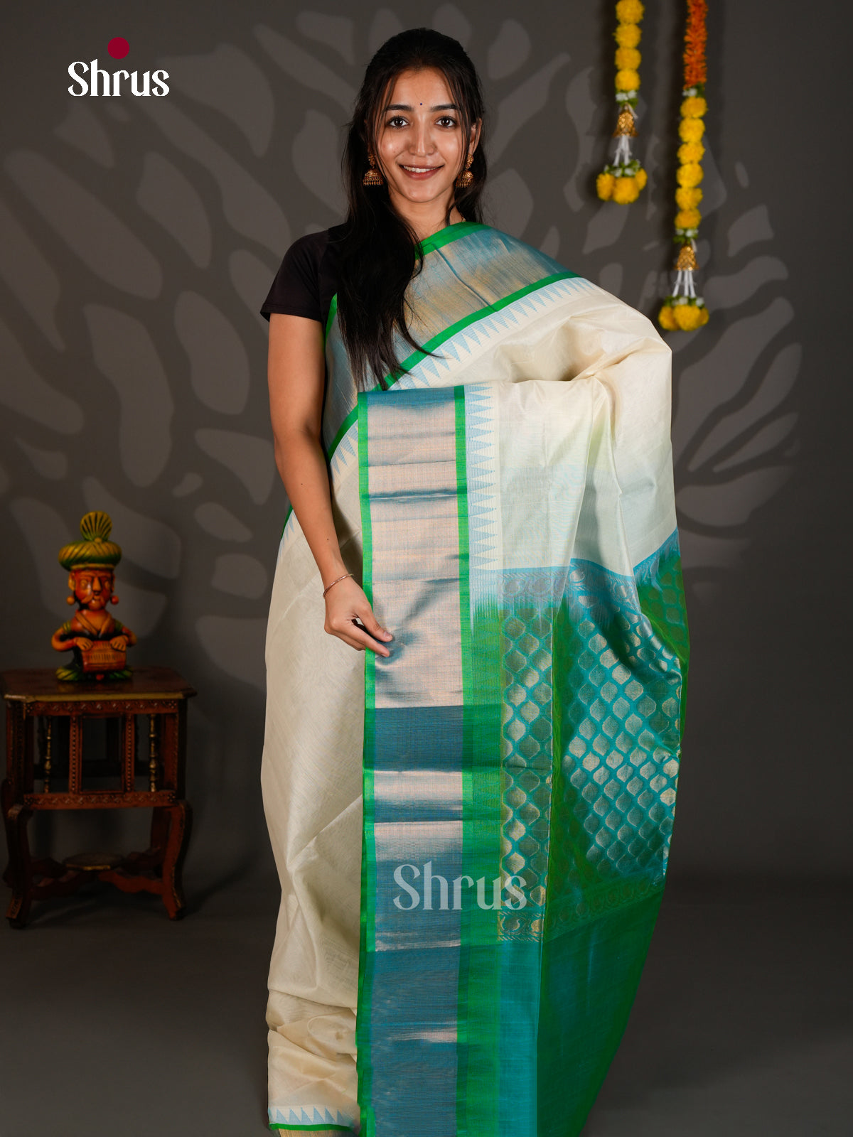 Buy Stunning Cream Silk Cotton Saree with Plain Body, Teal Green Temple Zari Border & Pallu