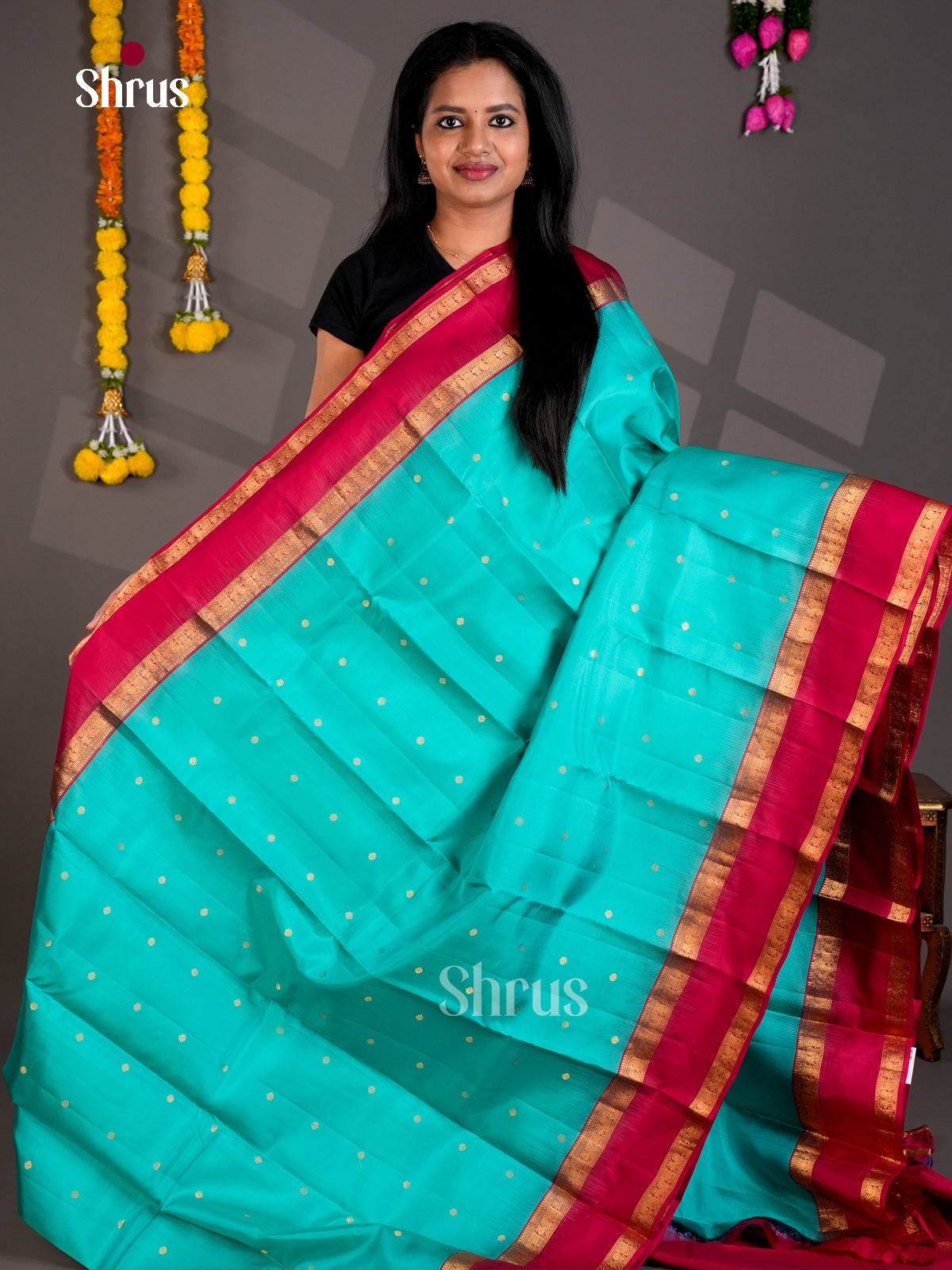 Buy Exquisite Cyan Kanchipuram Saree With Zari Buttas, Dark Pink Rettapet Border & Brocade Pallu