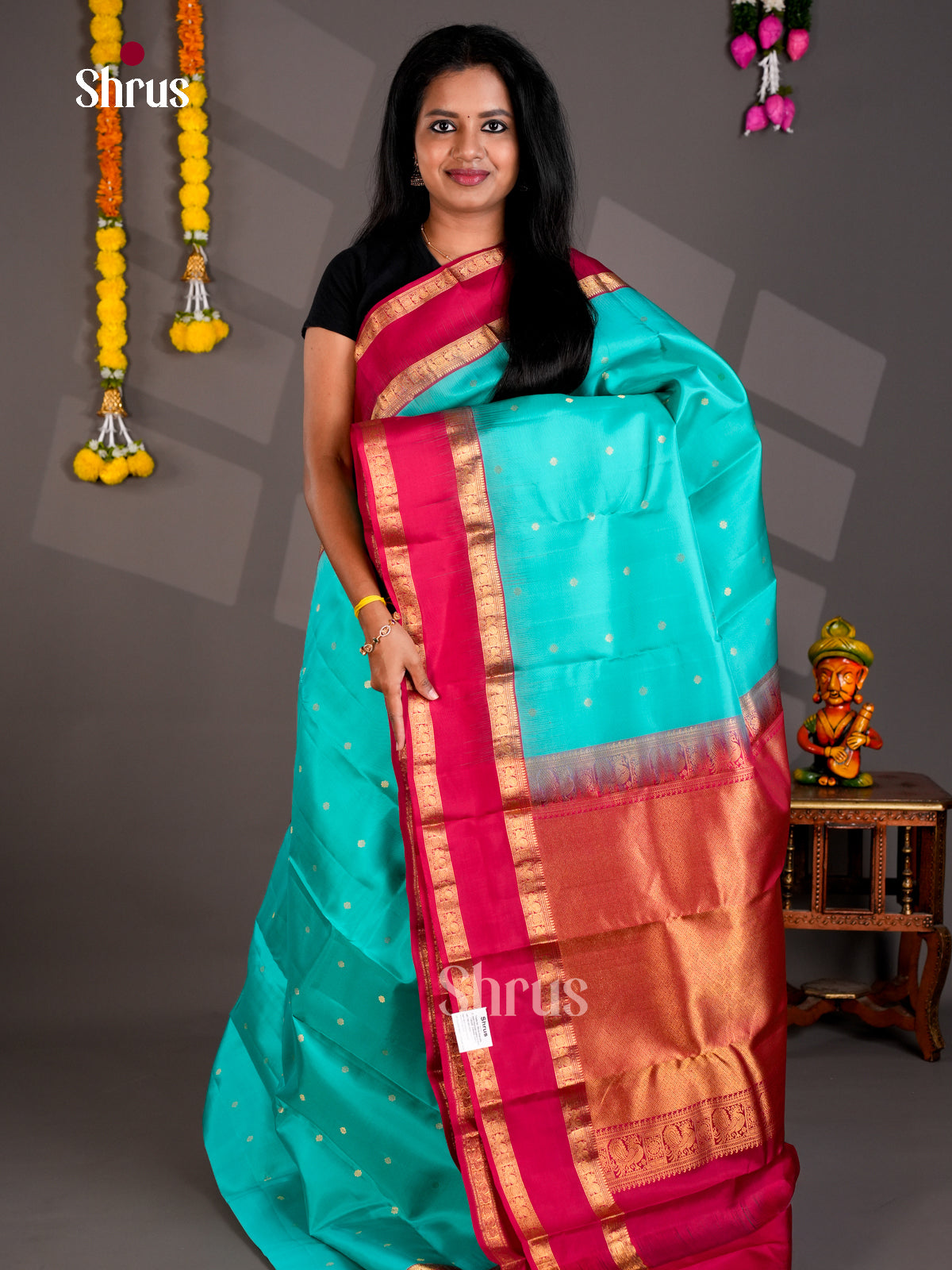Buy Exquisite Cyan Kanchipuram Silk Saree With Zari Buttas, Dark Pink Rettapet Border & Brocade Pallu