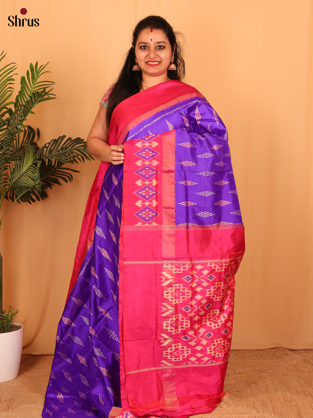 DAS01027 - Ikkat Silk Saree