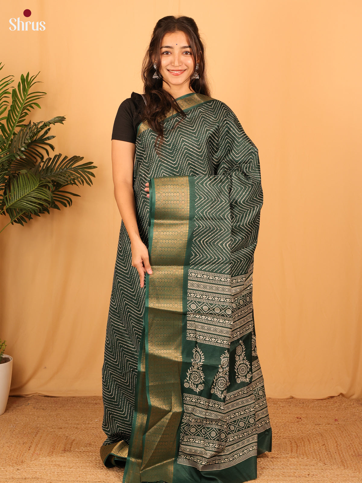 DAS07048 - Semi Crepe Saree