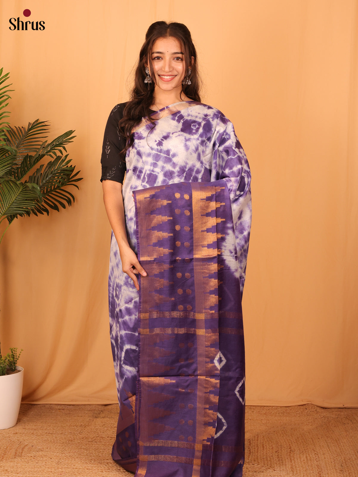 DAS08066 - Shibori Saree