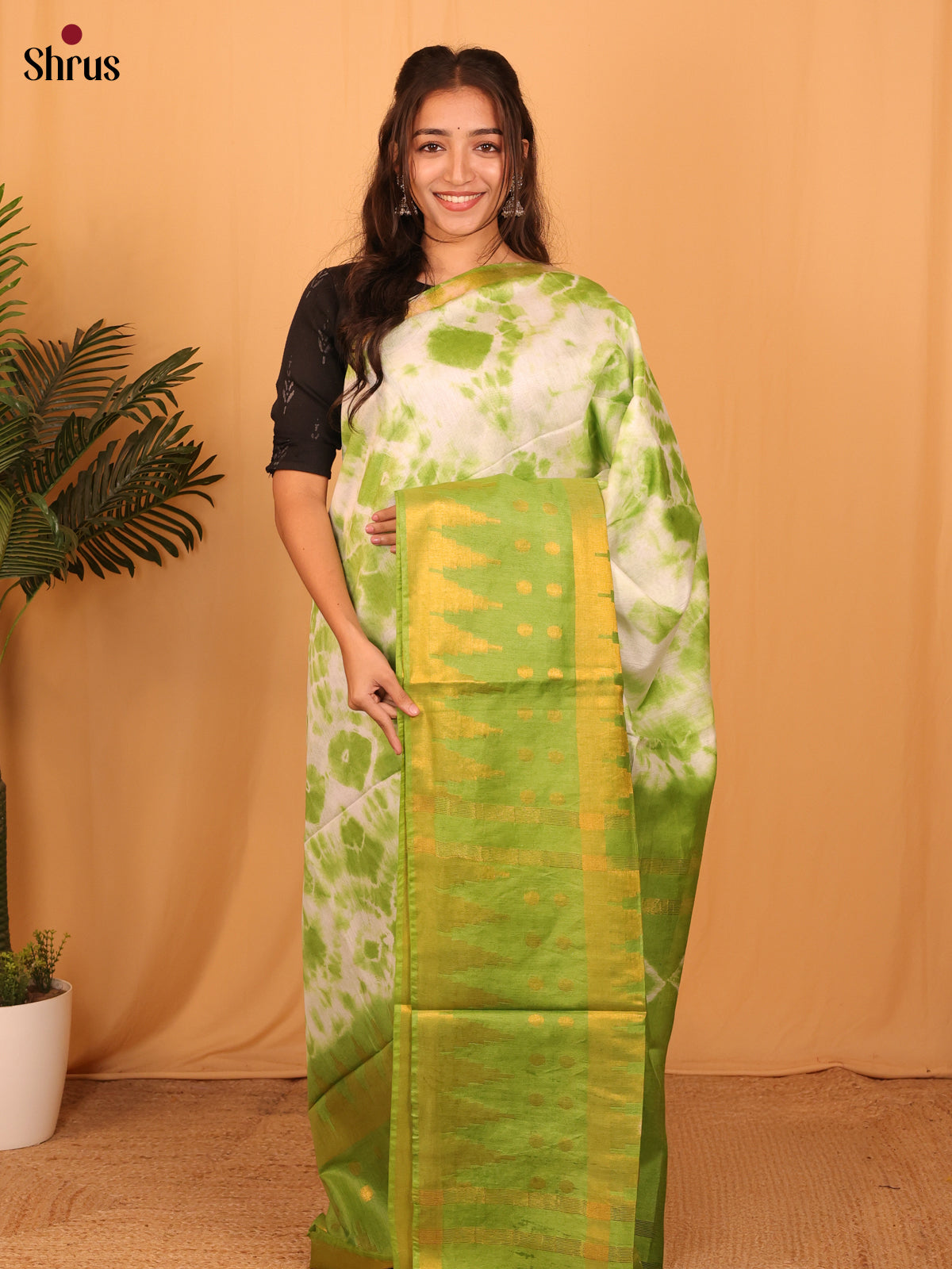 DAS08068 - Shibori Saree