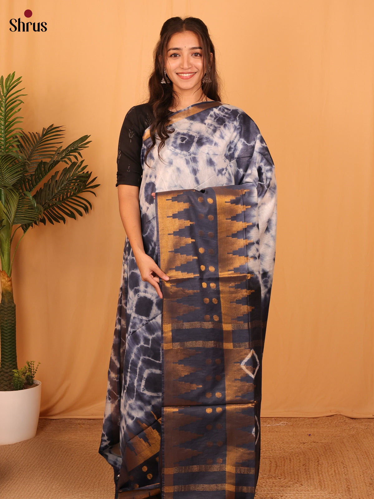 DAS08071 - Shibori Saree