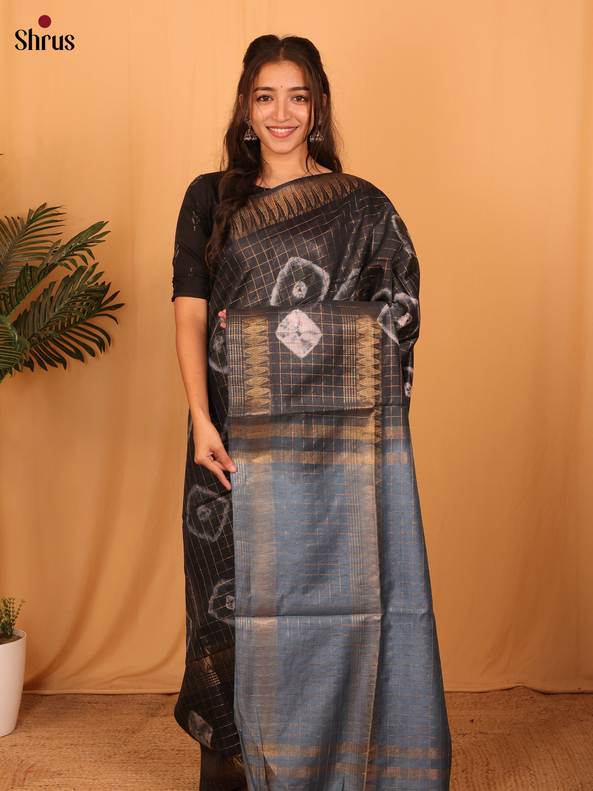 DAS08153 - Shibori Saree