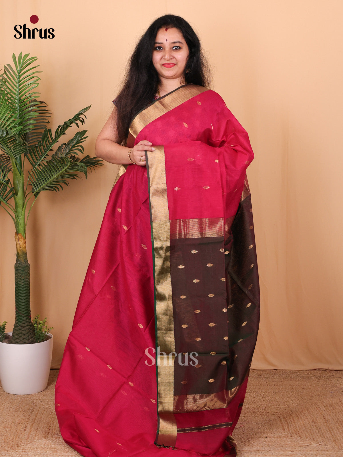 Red & Green- Maheshwari silkcotton Saree - Shop on Shrus.com