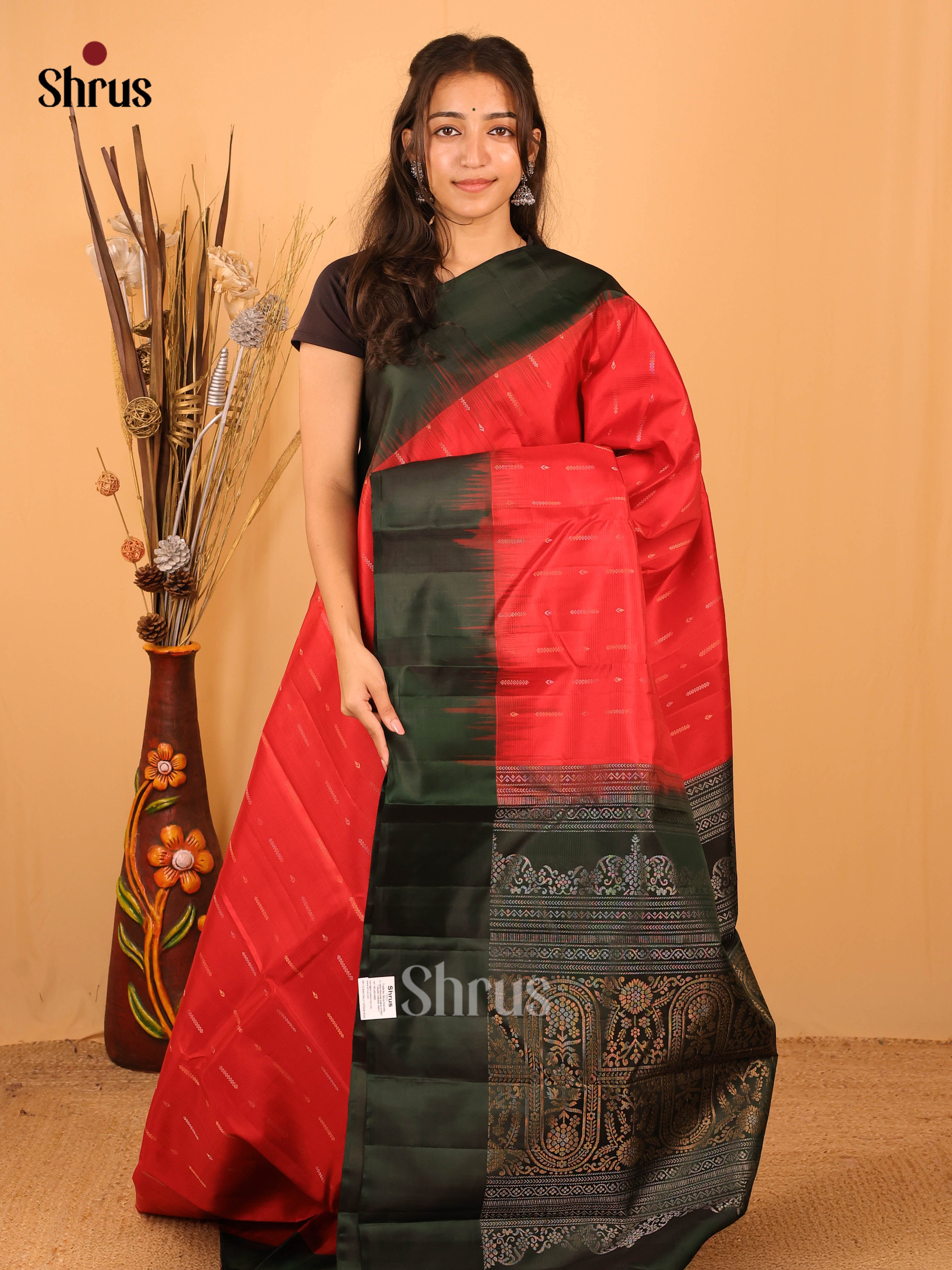 Red & Dark Green - Kanchipuram silk Saree - Shop on Shrus.com