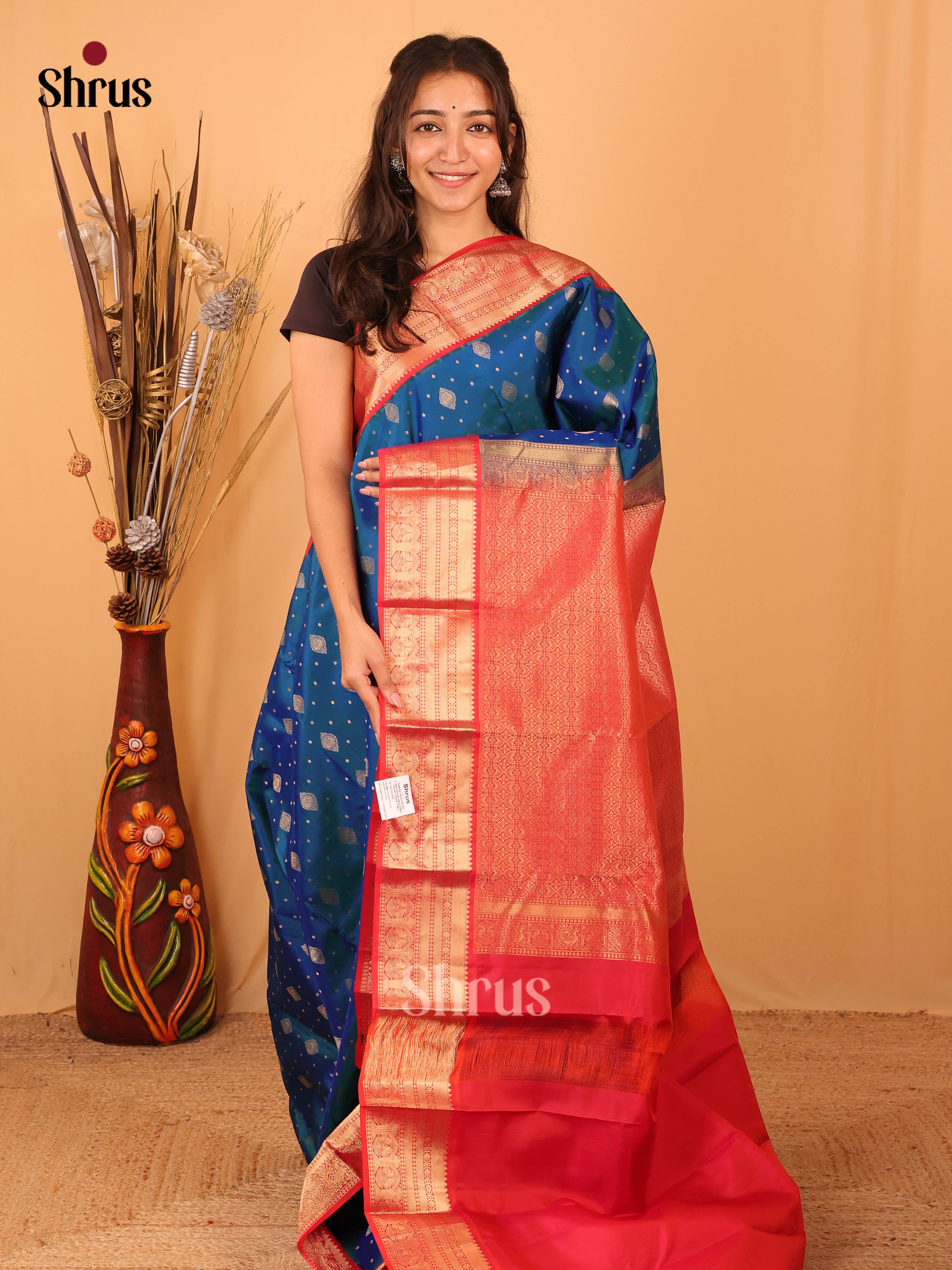Blue & Orangish Pink - Kanchipuram silk Saree - Shop on Shrus.com
