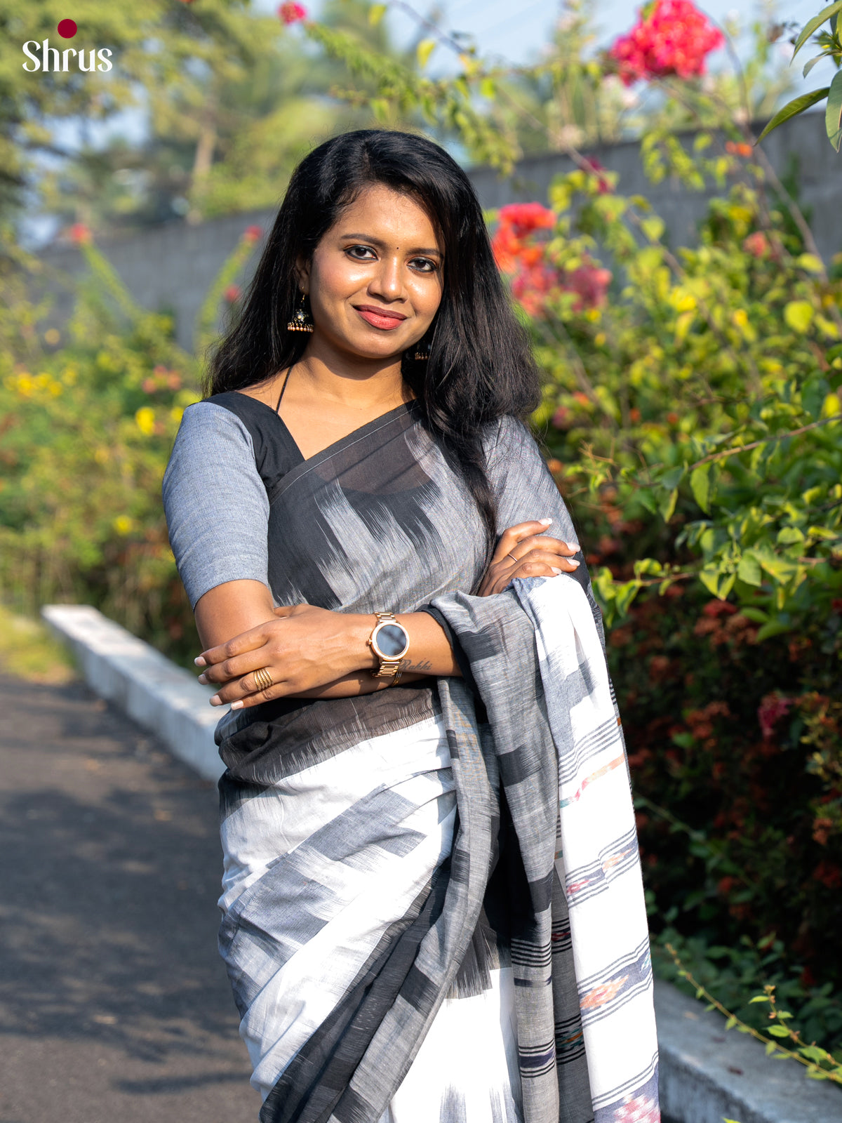 White & Black- Bengal cotton Saree - Shop on Shrus.com