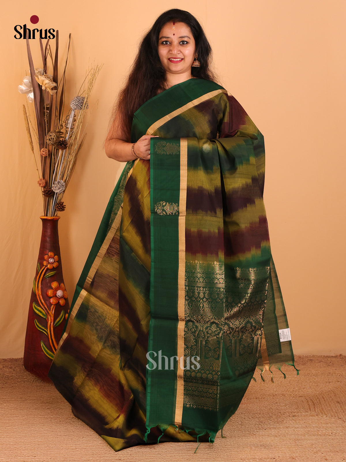 DCS07227 - Silk Cotton  Saree - Shop on Shrus.com