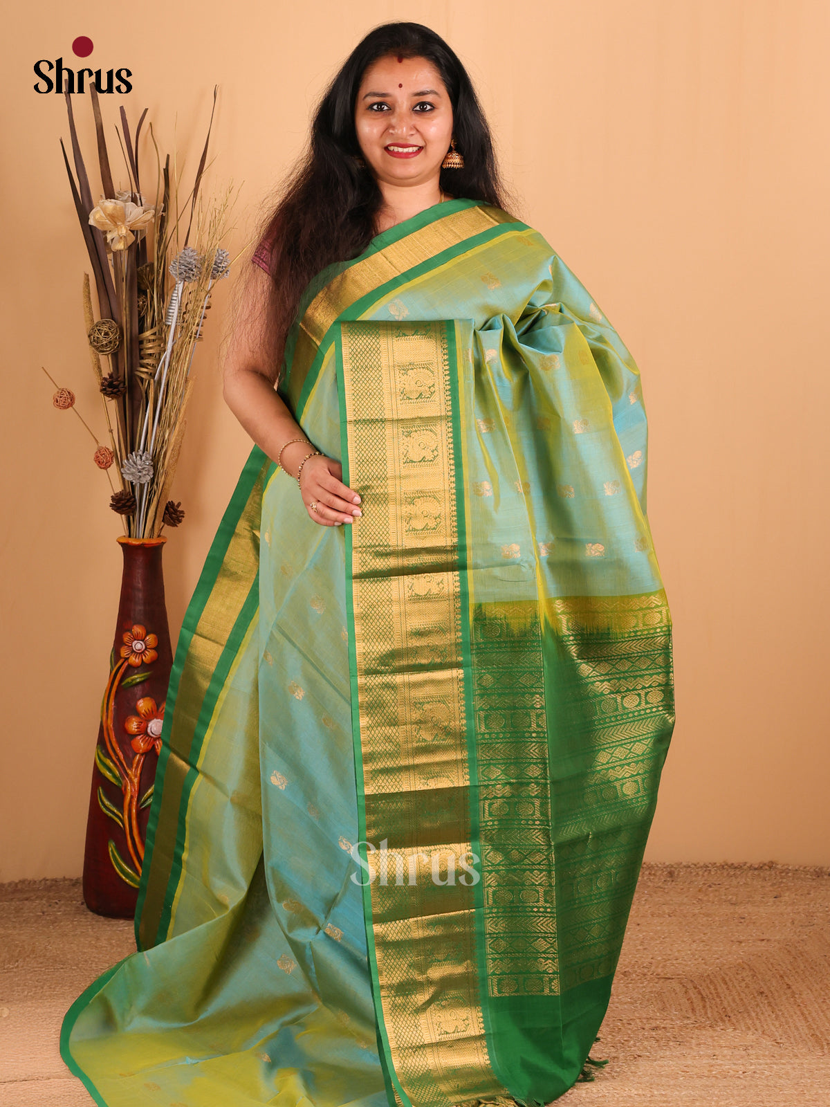 Regal Green And Dark Green Silk Cotton Saree  With Zari Woven Peacock Buttas - Shop on Shrus.com
