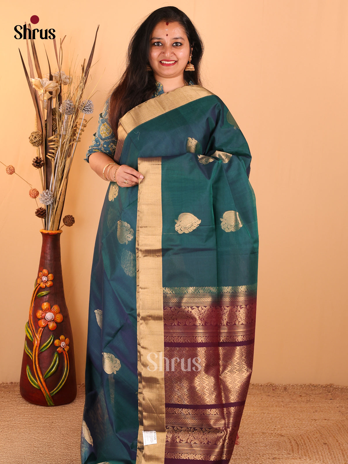 Chic Peacock Green Silk Cotton Saree With Zari Motifs & Maroon Zari Woven Pallu - Shop on Shrus.com