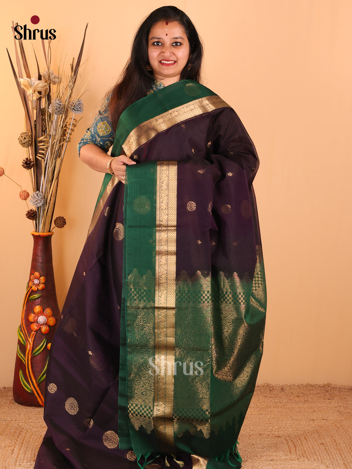 Deep Purple Silk Cotton Saree With Mandal Buttas, Green Border & Zari Woven Pallu - Shop on Shrus.com