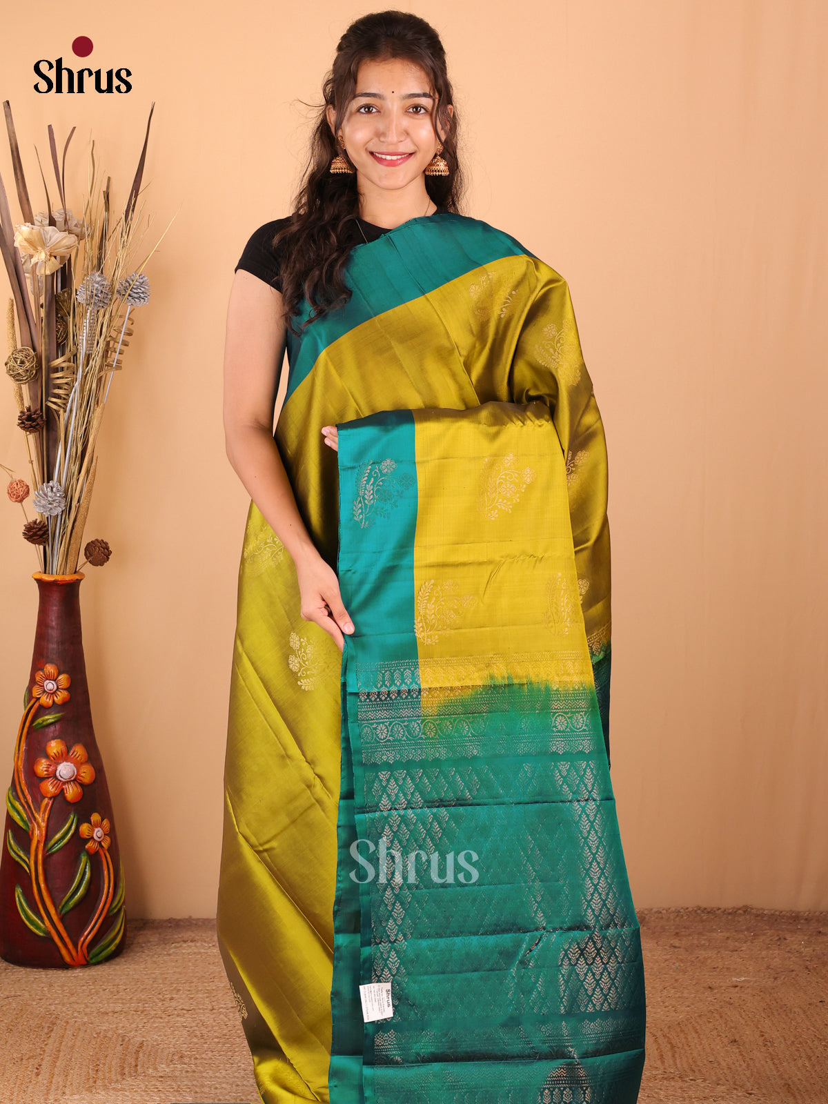 Mathulir Green with GreenDDS15190 - Softsilk-halfpure Saree - Shop on Shrus.com