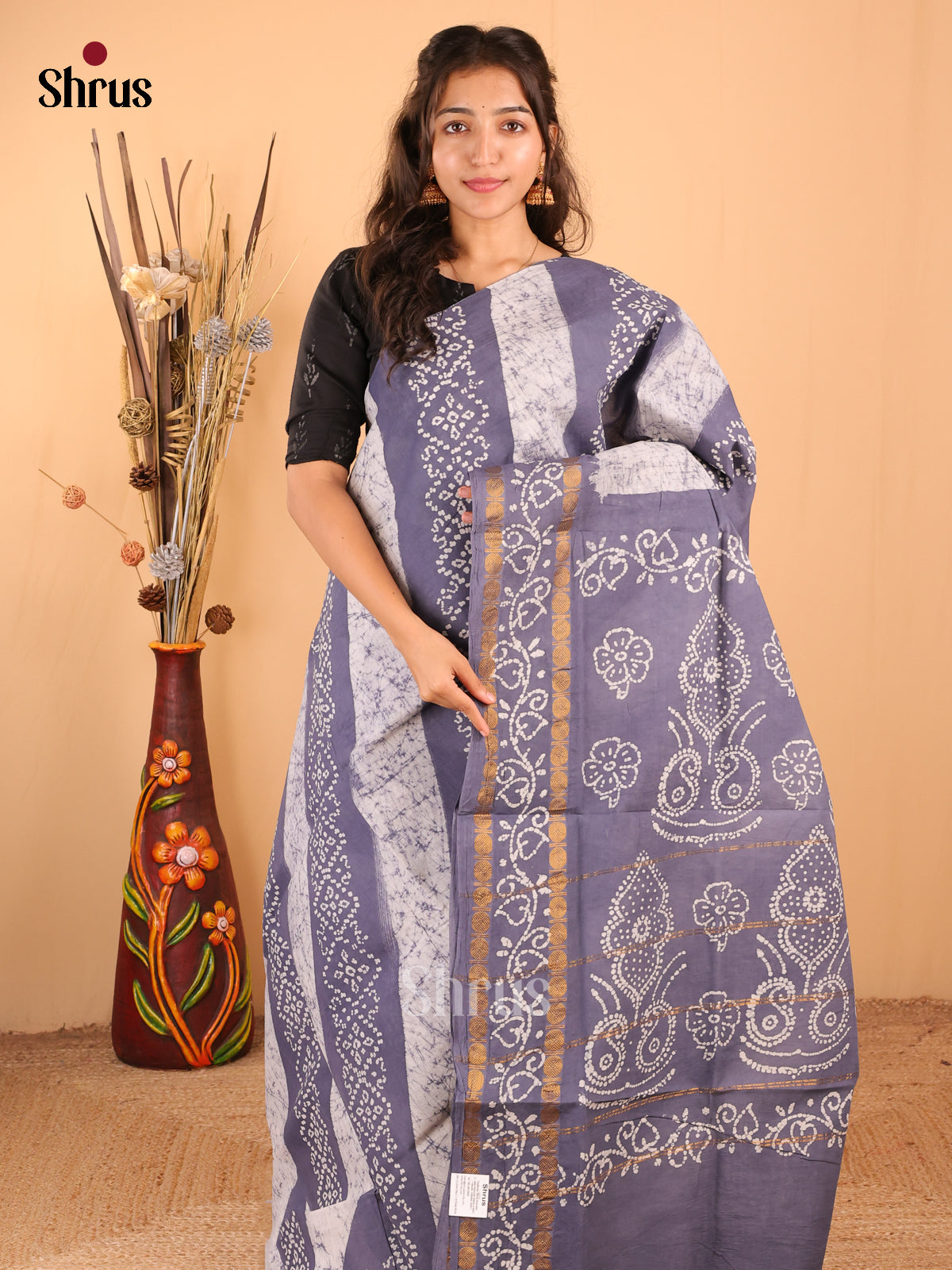Cream & Grey - DDS15252 - Sungudi Cotton Saree - Shop on Shrus.com
