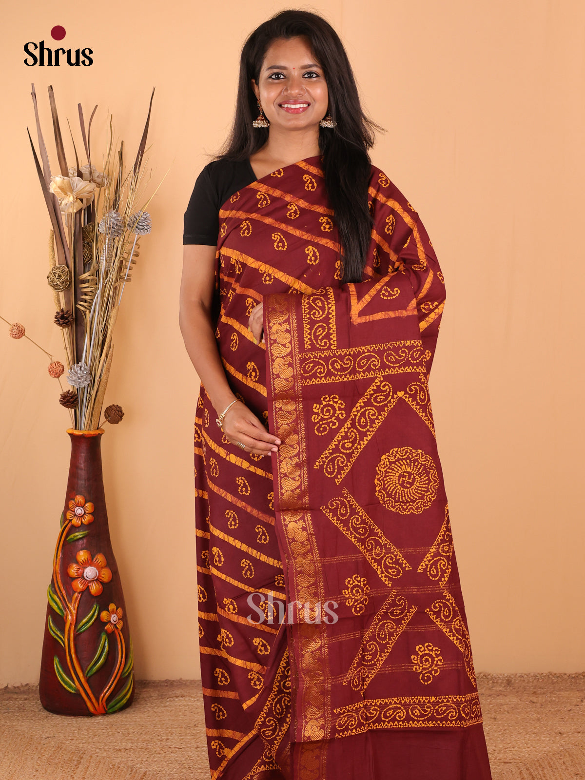 Arakku Maroon - DDS15264 - Sungudi Cotton Saree - Shop on Shrus.com