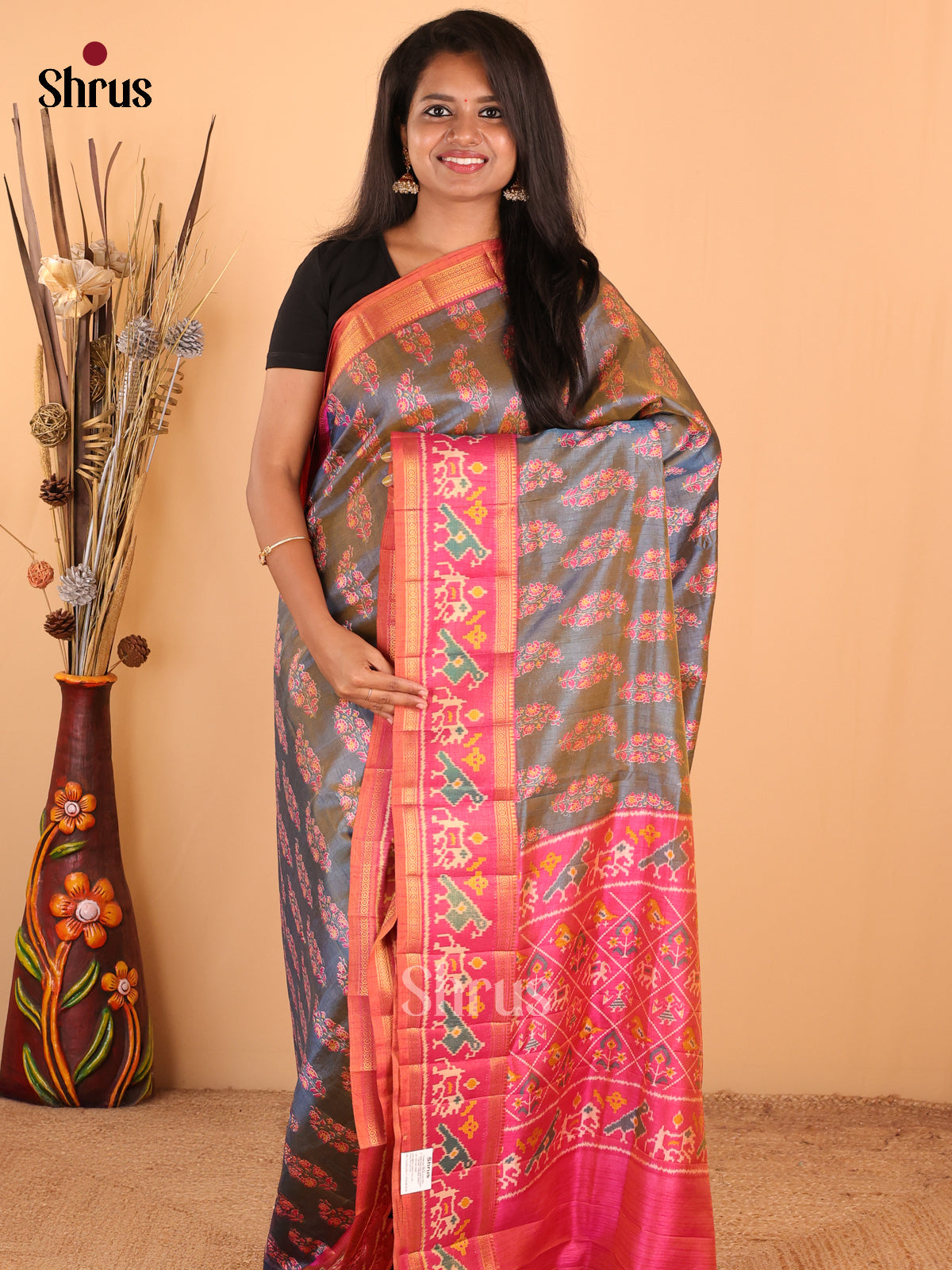 Double Shaded Green with Orangish Pink- DDS16052 - Semi Patola Saree - Shop on Shrus.com