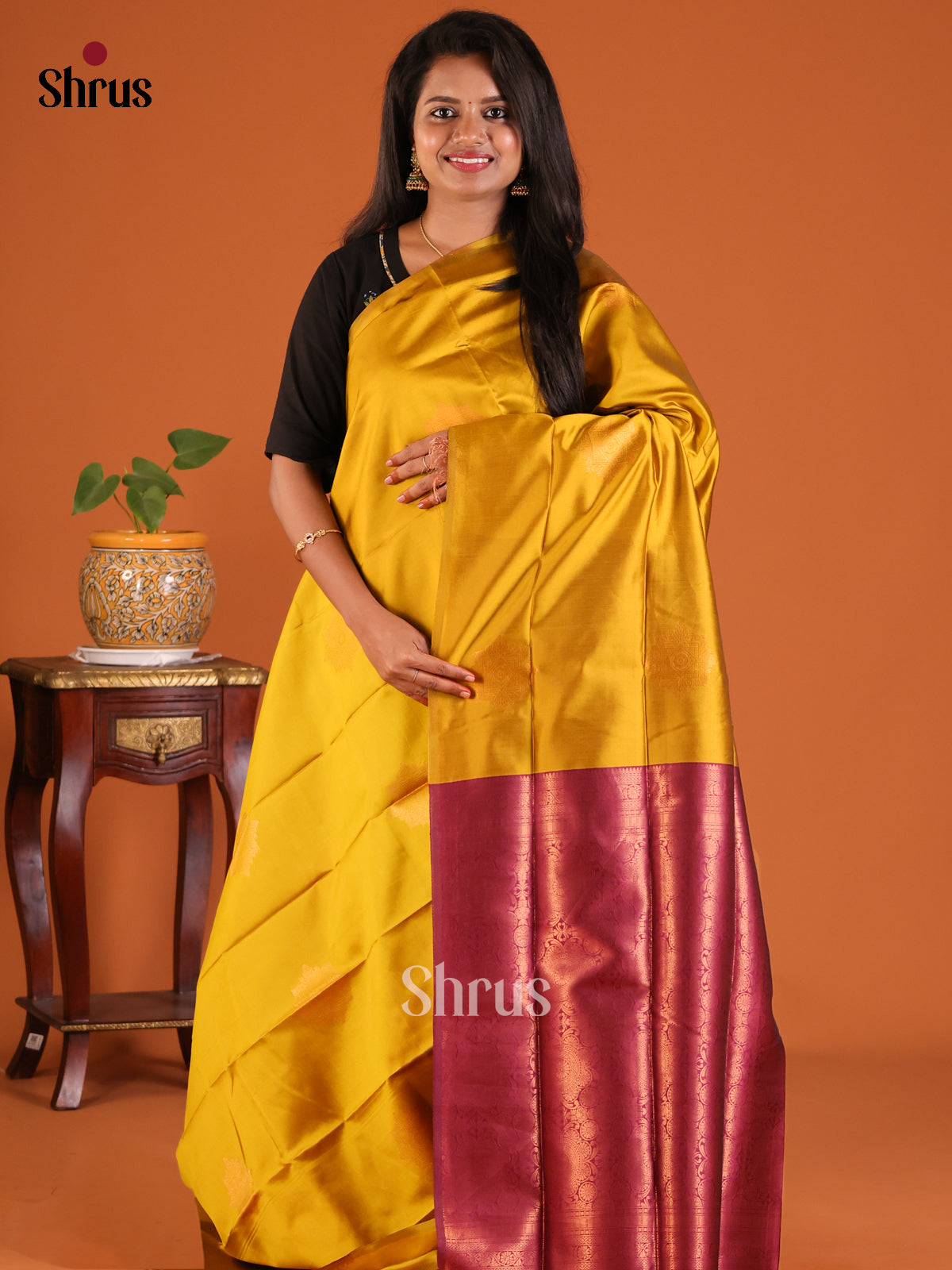 Mustardy Green with Maroon- Semisoft silk Saree - Shop on Shrus.com