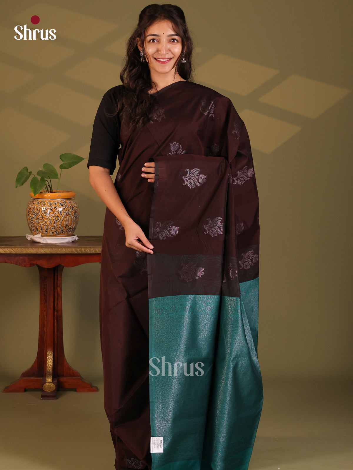 Brown with Green - Semi Silkcotton Saree - Shop on Shrus.com