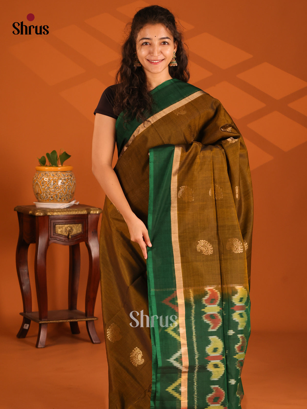 DES23225 - Silk Cotton Saree - Shop on Shrus.com