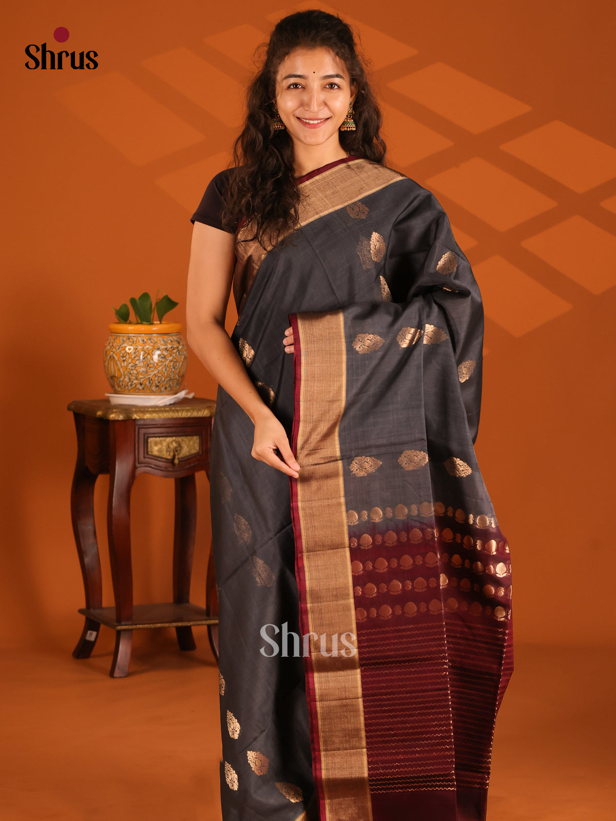 DES23255- Silk Cotton Saree - Shop on Shrus.com