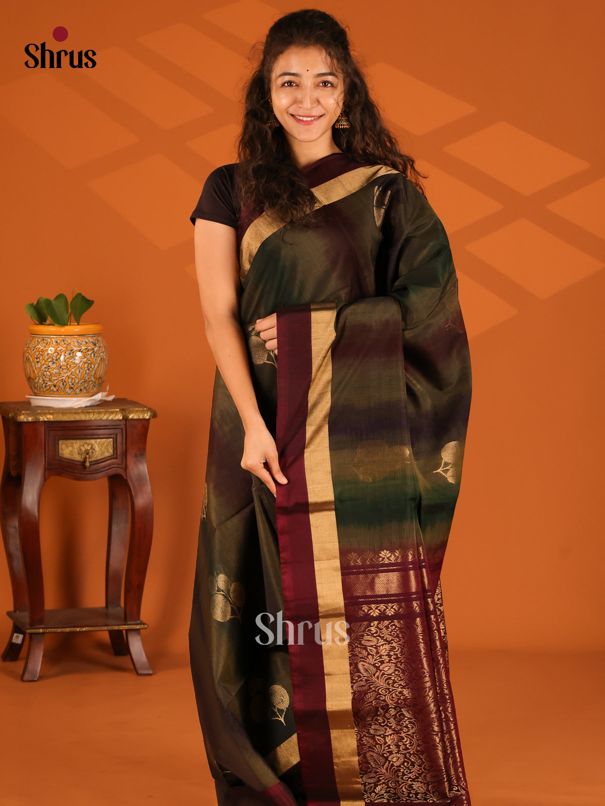 DES23264- Silk Cotton Saree - Shop on Shrus.com