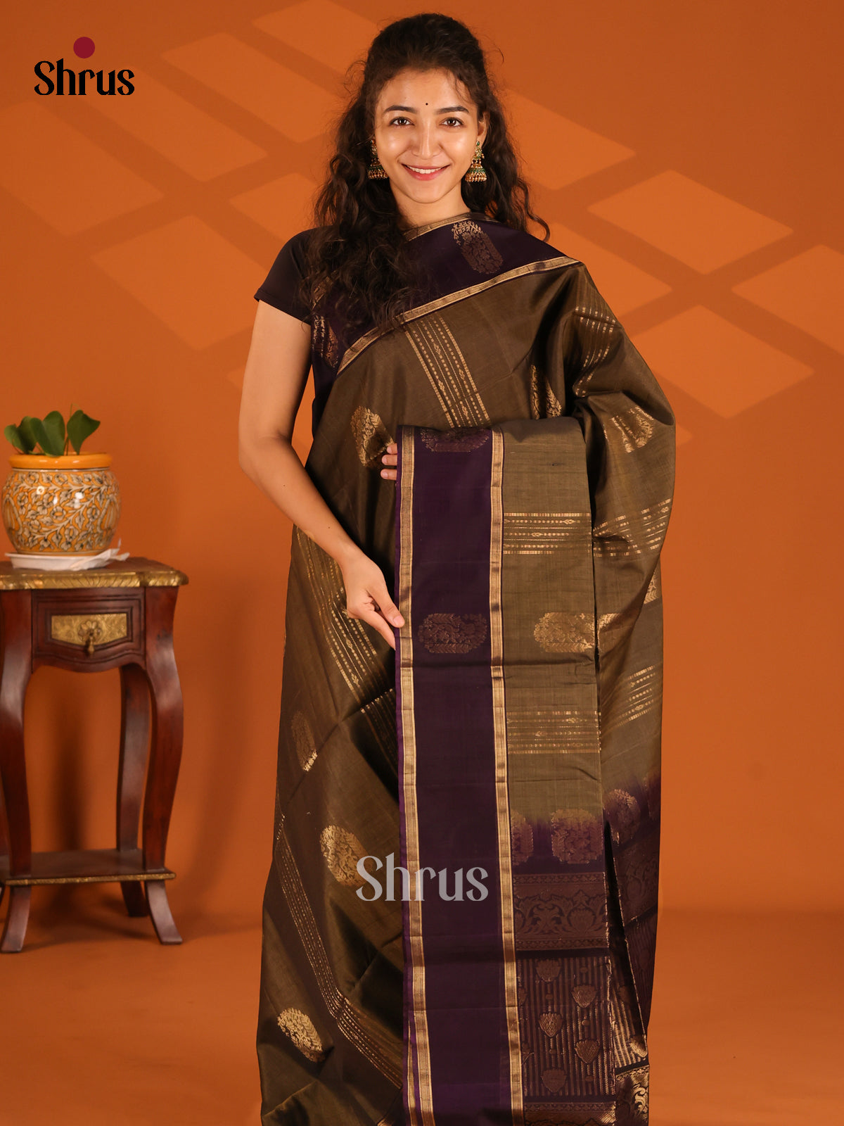 DES23322- Silk Cotton Saree - Shop on Shrus.com