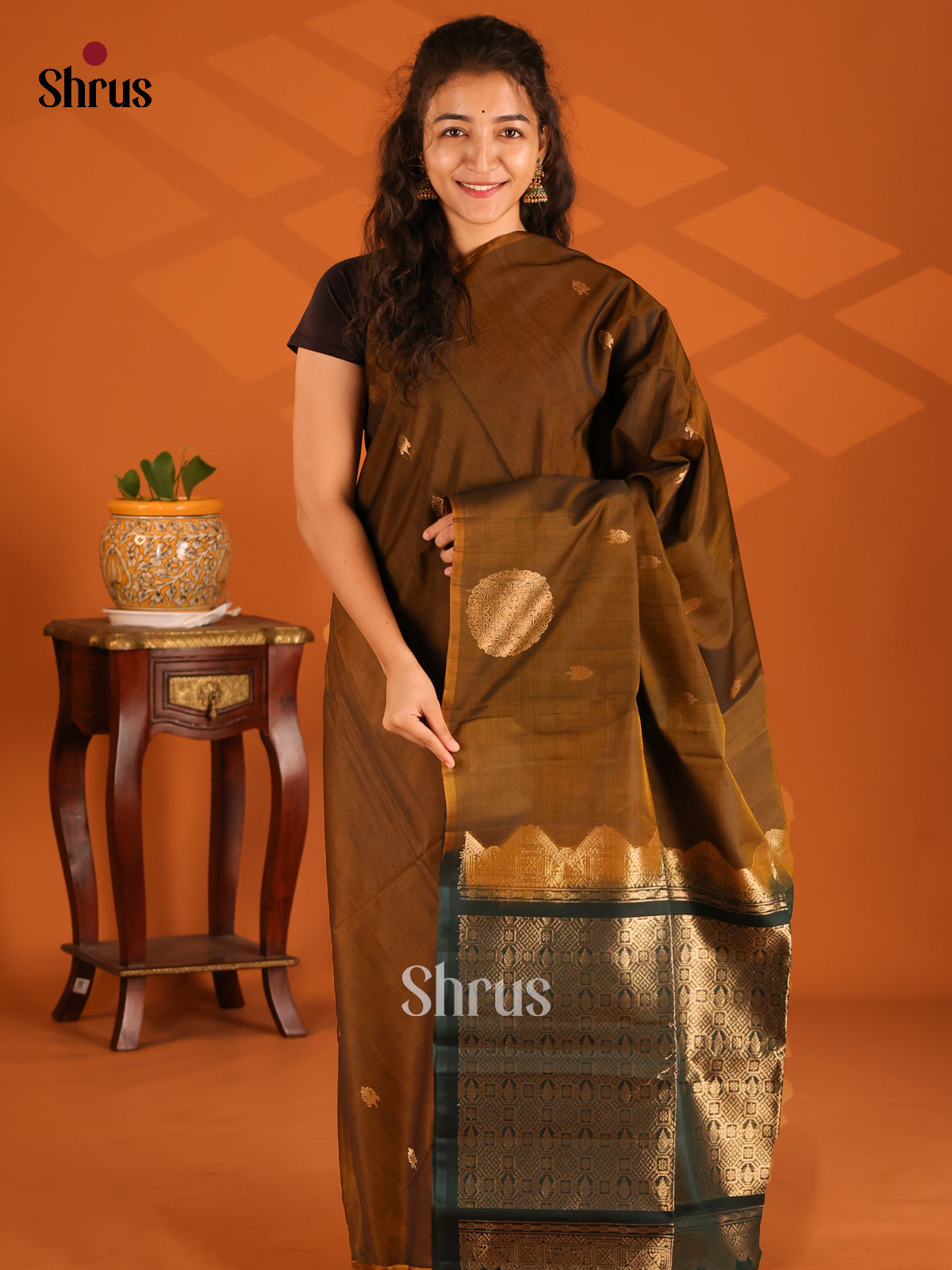 DES23332- Silk Cotton Saree - Shop on Shrus.com