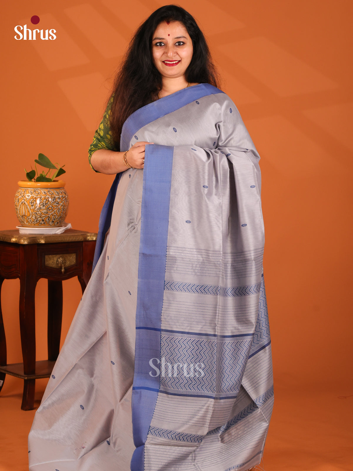 Grey with Blue - Maheshwari silkcotton Saree - Shop on Shrus.com