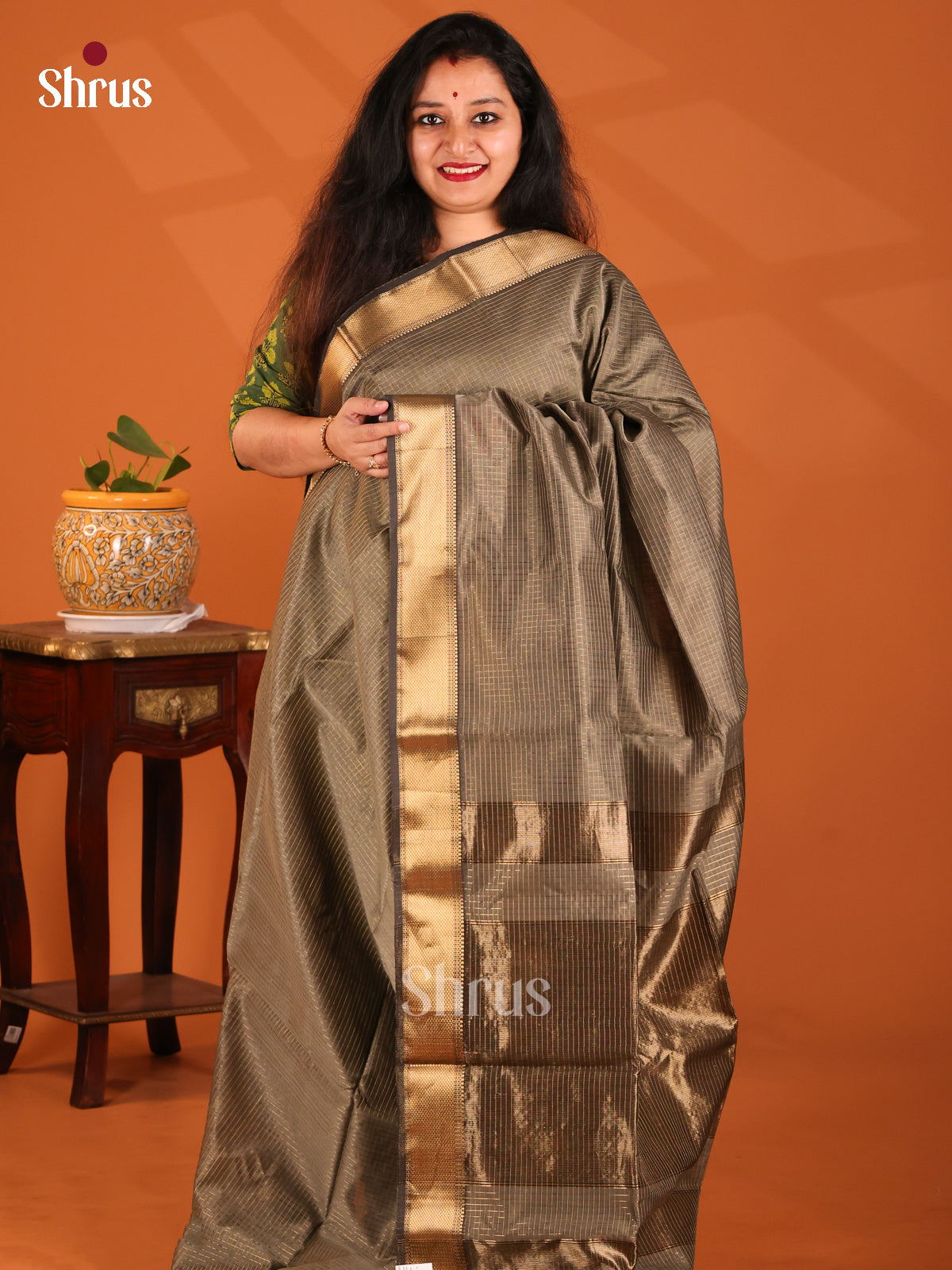 Grey(Single Tone)- Maheshwari silkcotton Saree - Shop on Shrus.com
