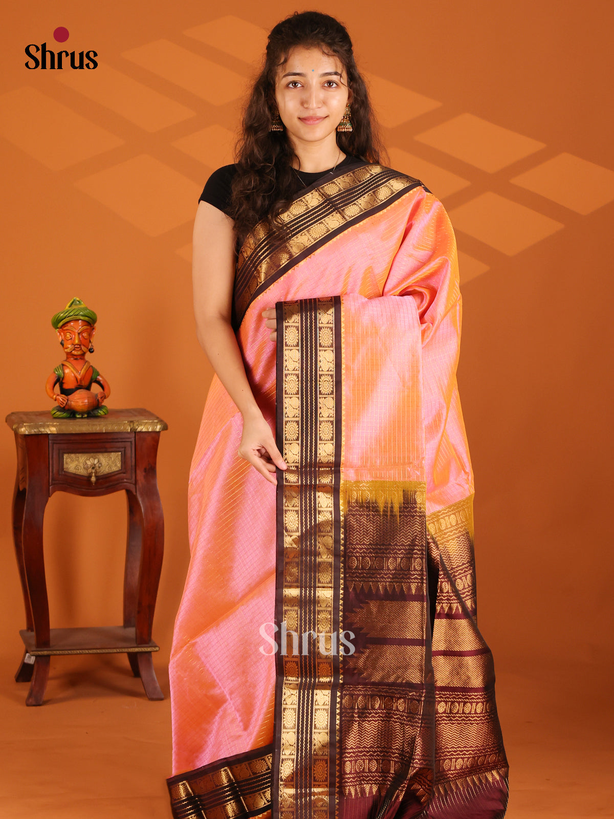 Stunning Peach Silk Cotton Saree with gold zari podi kattam , brown zari border - Shop on Shrus.com