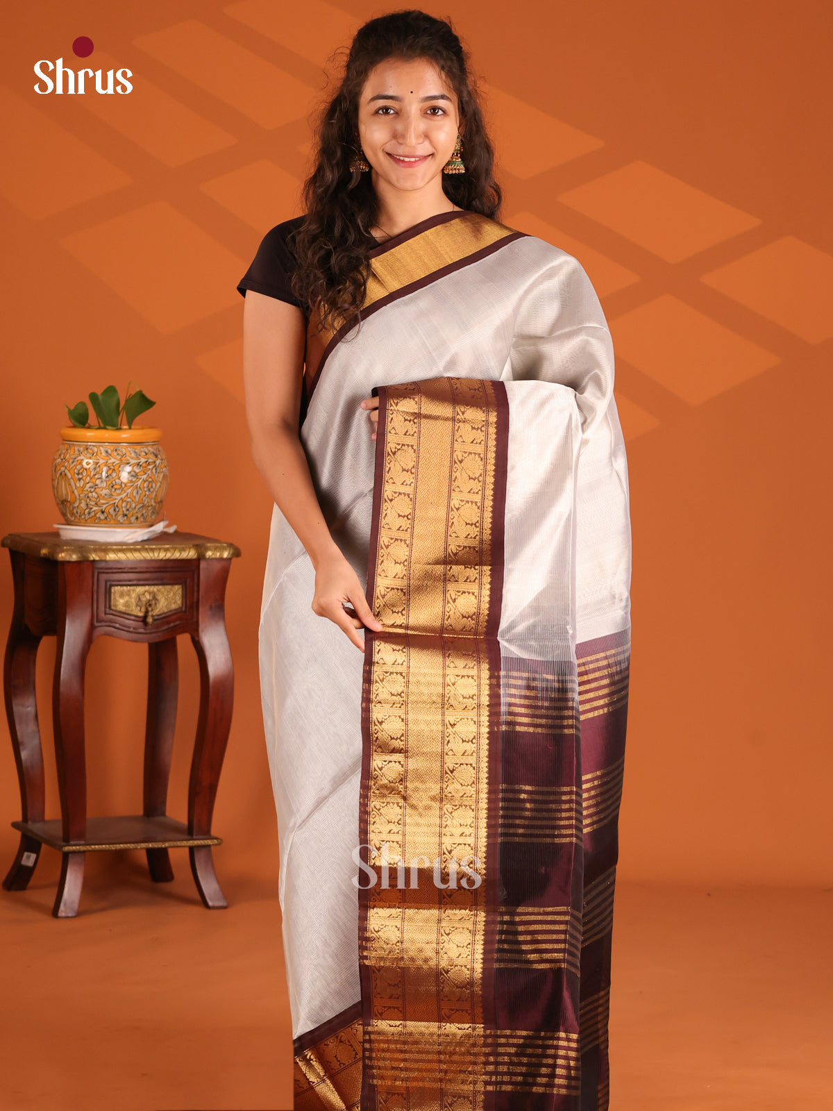 DES27322 - Silk Cotton Saree - Shop on Shrus.com