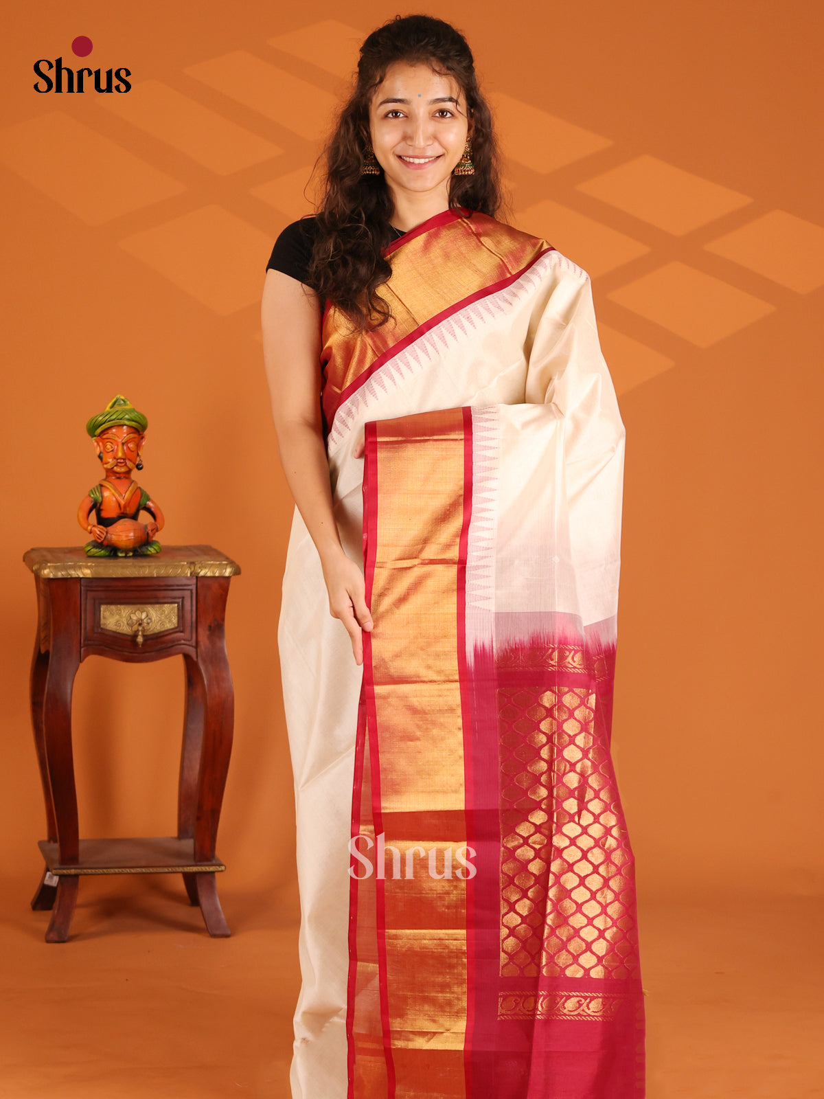 Enchanting Cream Silk Cotton Saree with Red brocade pallu - Shop on Shrus.com