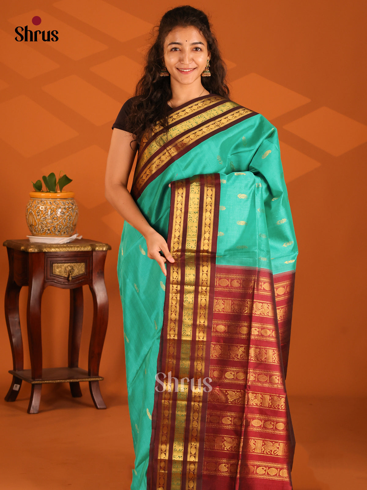 Elegant Green Silk Cotton Saree with golden buttas , arakku maroon border - Shop on Shrus.com