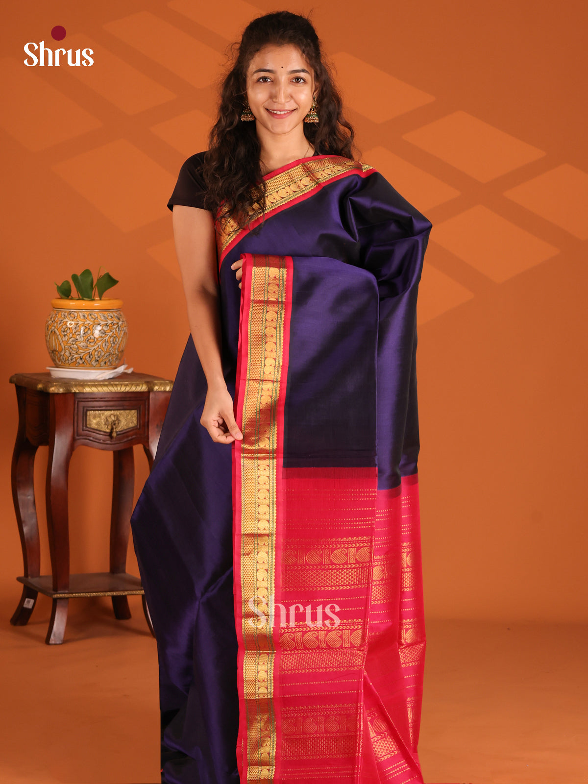 Chic Violet Silk Cotton Saree with simple body , Red Zari Border - Shop on Shrus.com