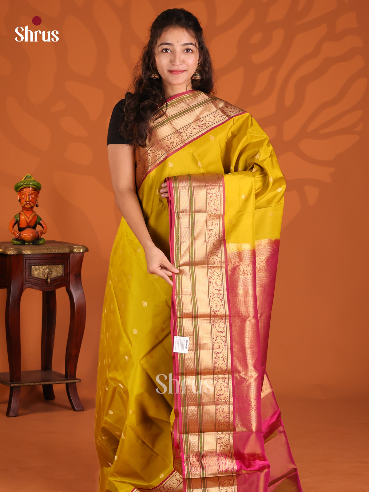 Mustardy Green and Maroon Kanchipuram silk Saree with korvai zai border - Shop on Shrus.com