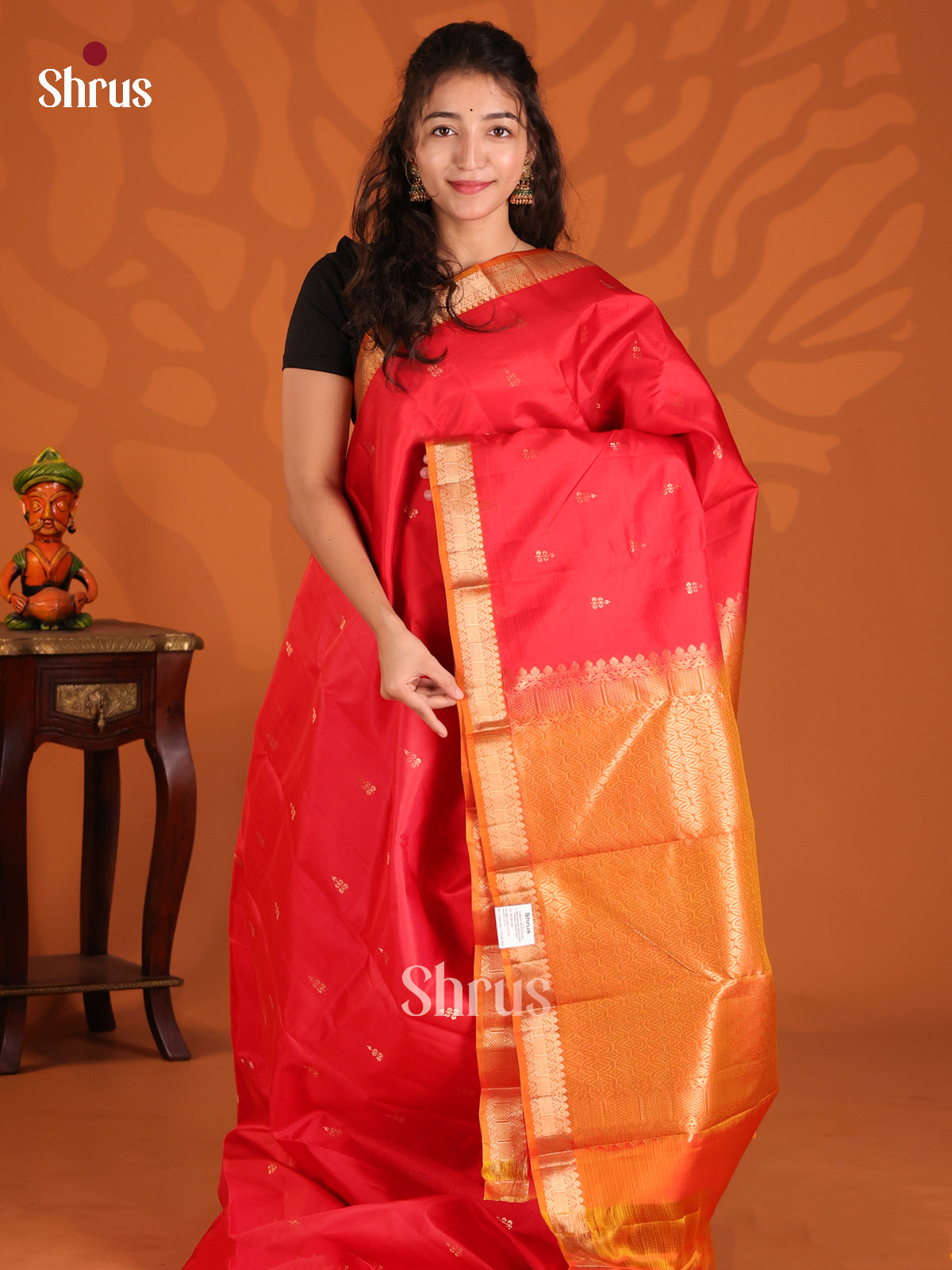 Red and Orange Kanchipuram silk Saree with intricate zari brocade pallu - Shop on Shrus.com