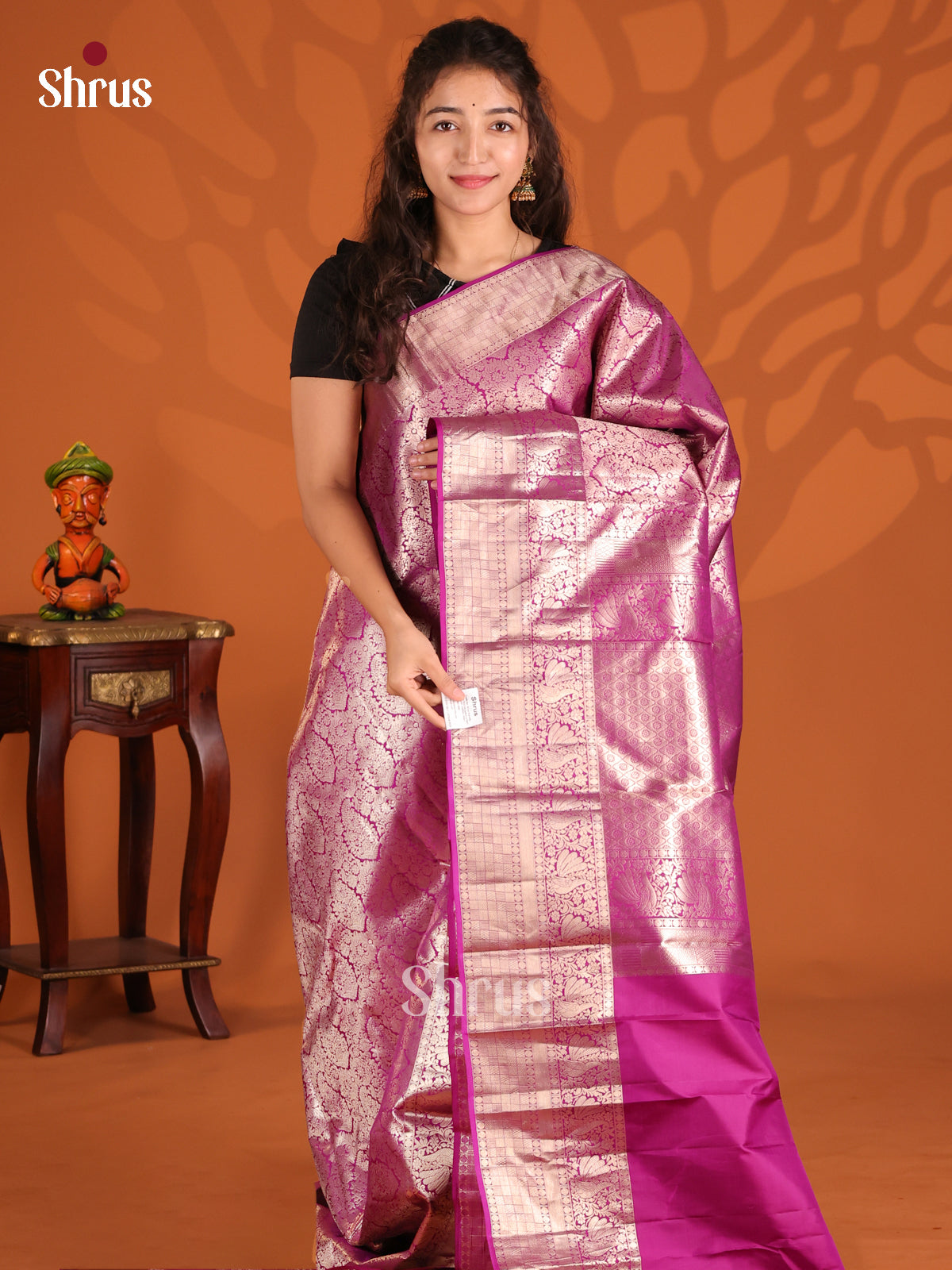 Graceful Purple Kanchipuram silk Saree gleams with zari floral brocade - Shop on Shrus.com