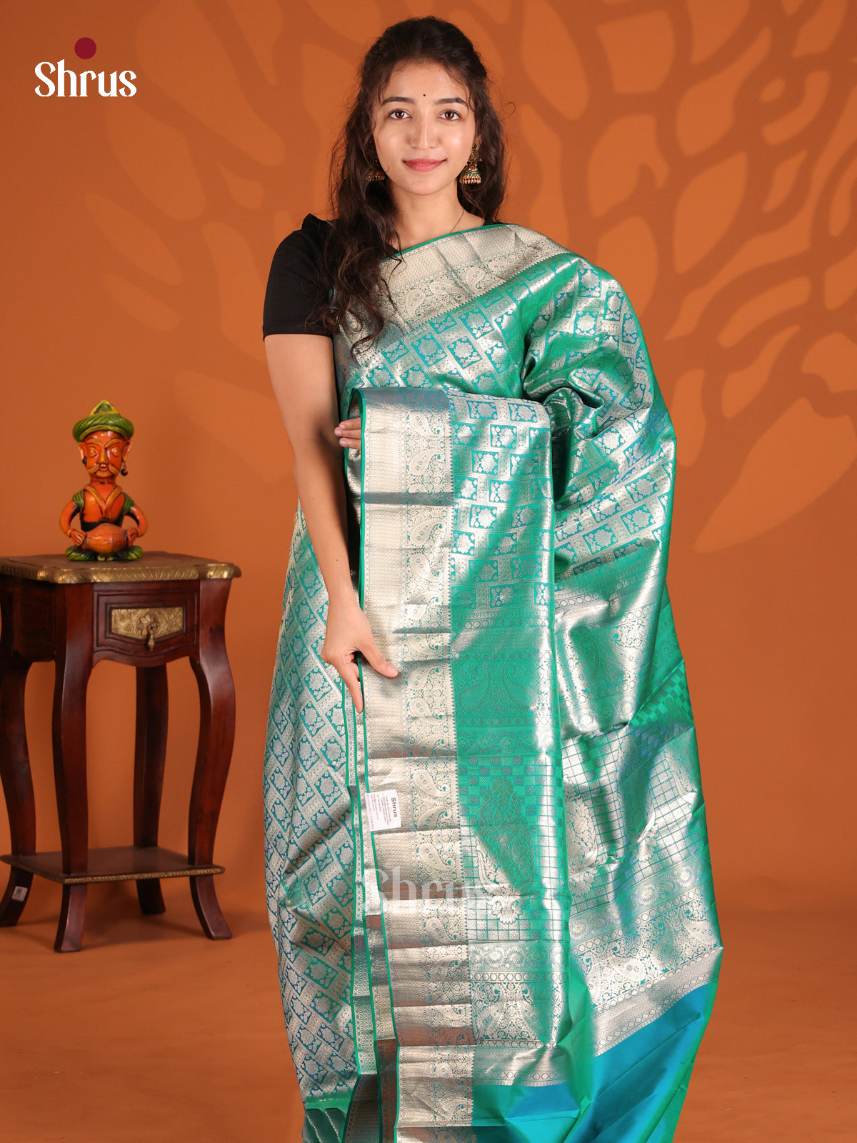 Exquisite Double Shaded Teal  Kanchipuram silk Saree accented with gold zari brocade-1