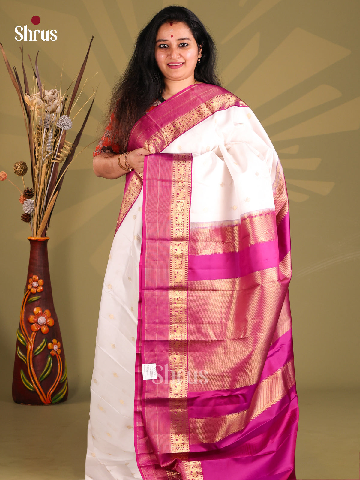 Charming White  Kanchipuram silk Saree gleam with gold zari buttas-1