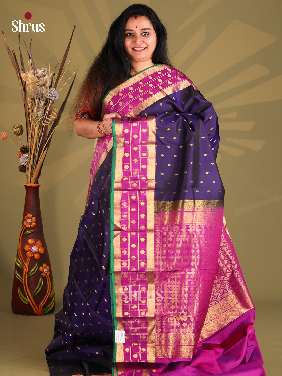 Charming Violet  Kanchipuram silk Saree with contrast zari brocade pallu
