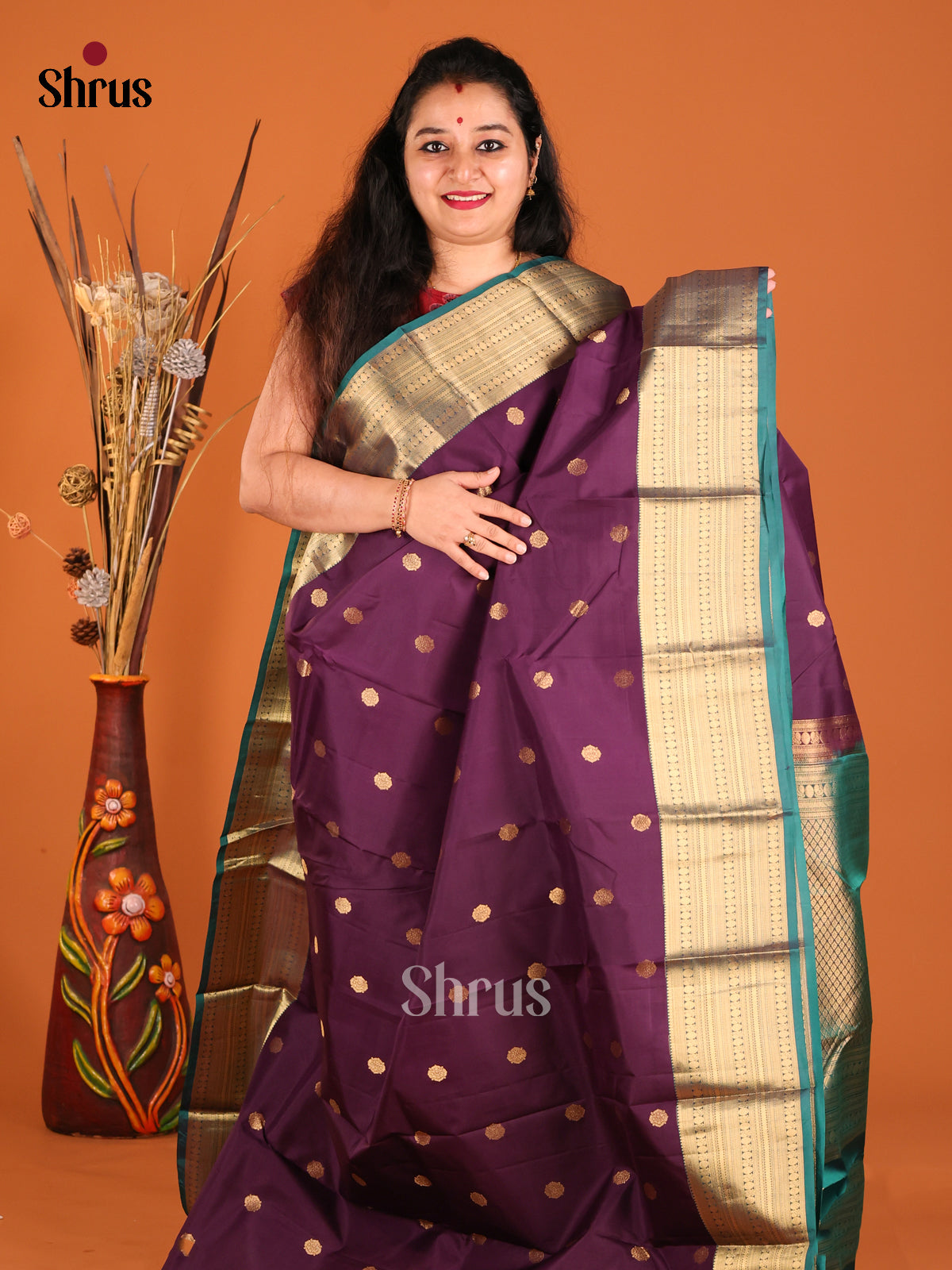 Violet & Blue Kanchipuram silk Saree with splendid traditional zari border - Shop on Shrus.com
