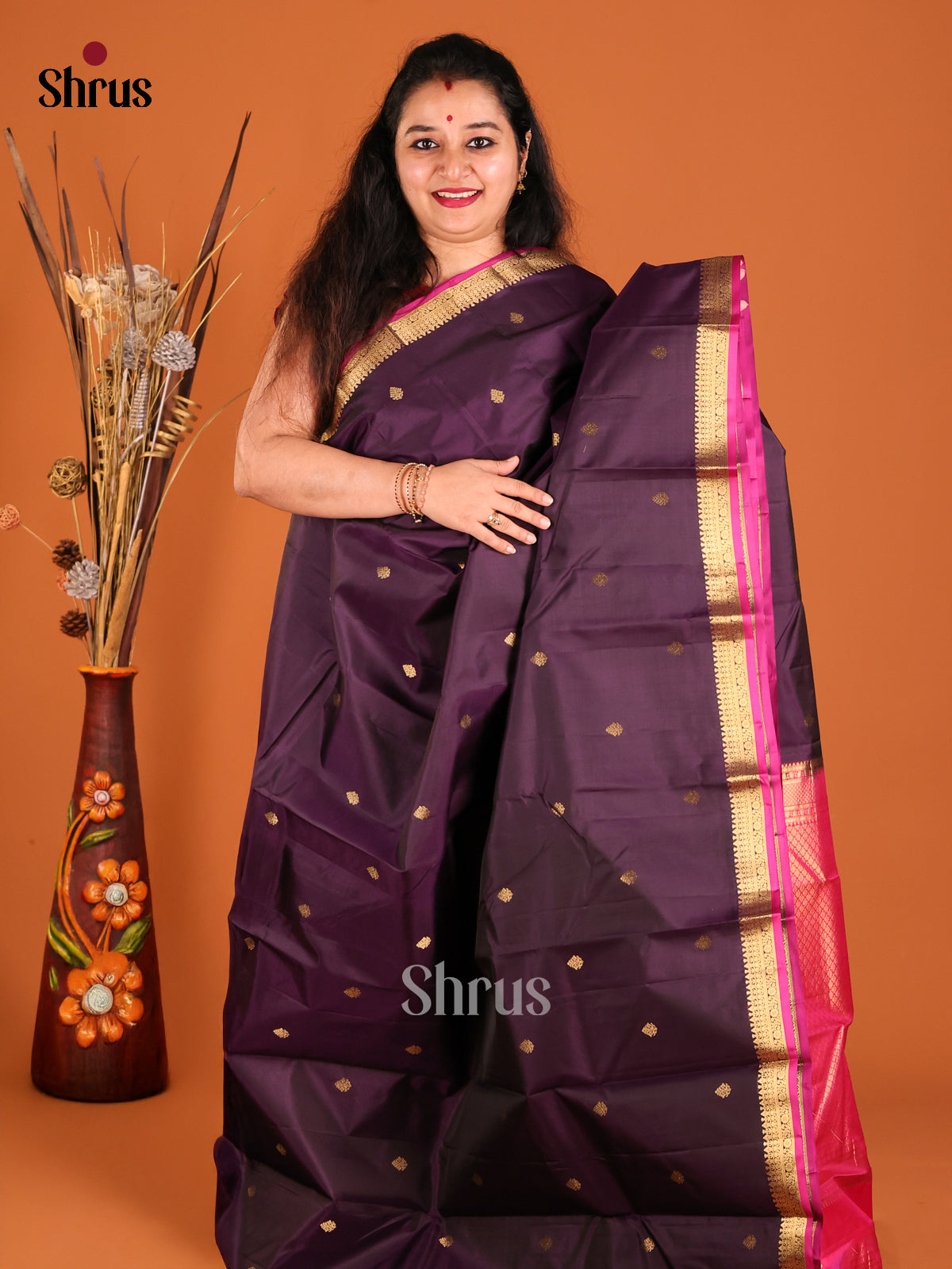 Violet & Majenta Pink Kanchipuram silk Saree with small zari buttas - Shop on Shrus.com
