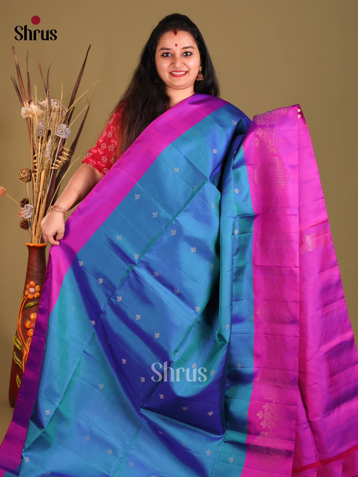 Blue & Majenta Soft Silk Saree gleams with gold zari buttas , contrst border-2