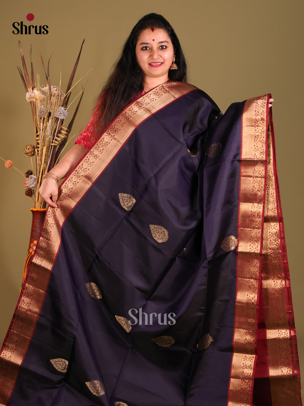Violet & Maroon Soft Silk Saree with gold zari thilagam motifs-2