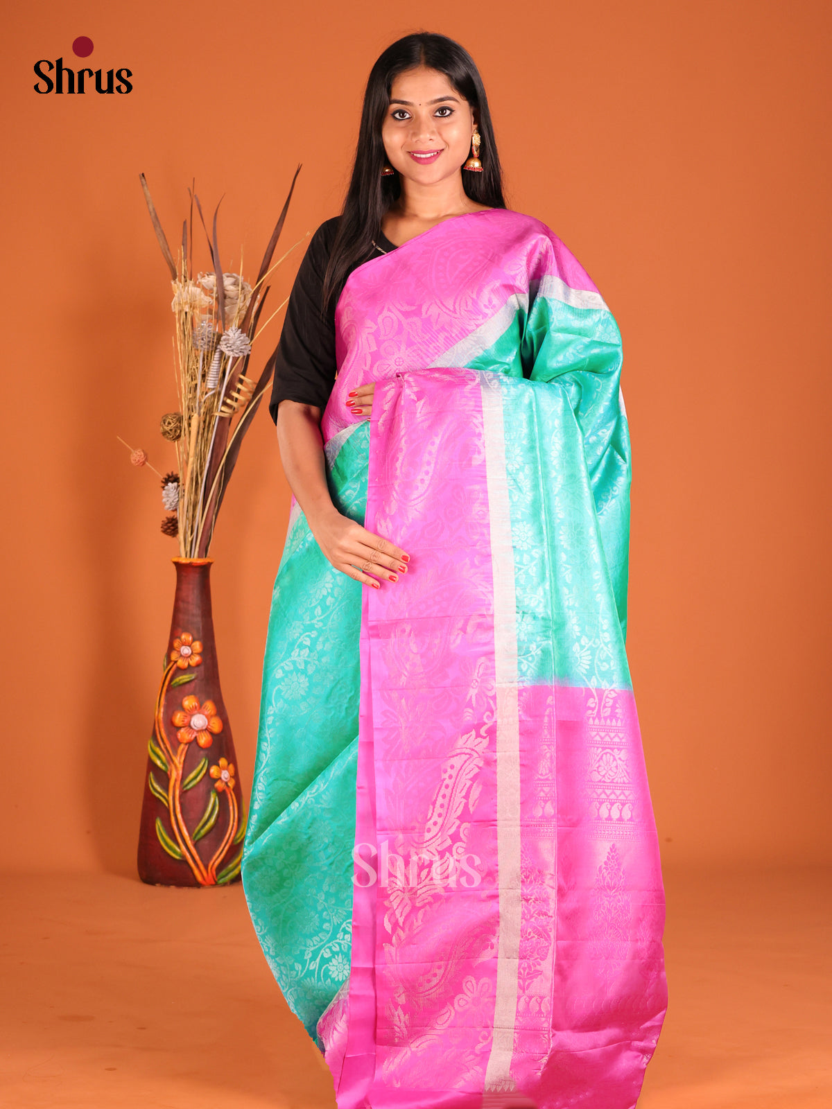 DHS01138 - Soft Silk  Saree - Shop on Shrus.com