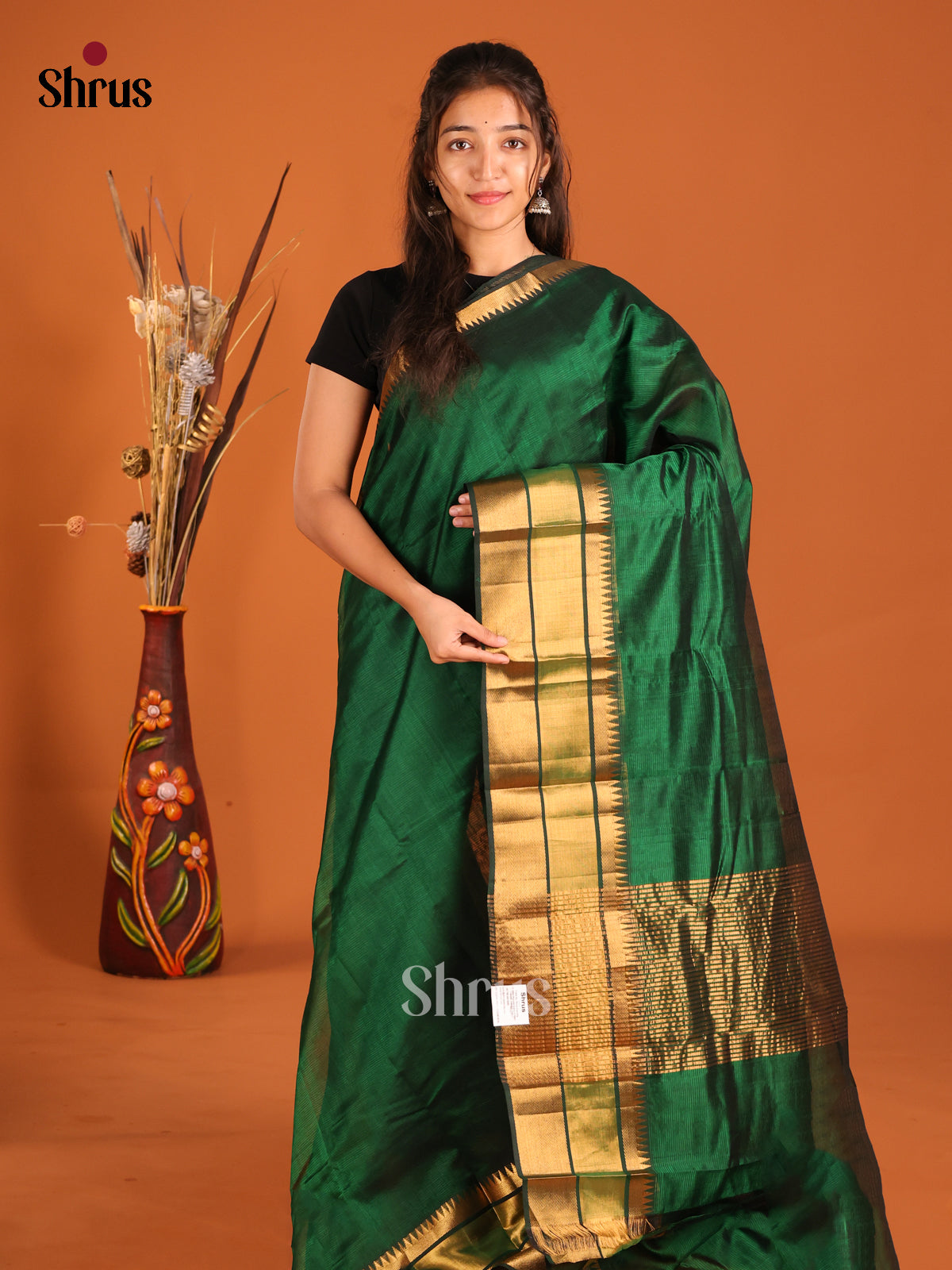 Green single tone Mangalagiri silkcotton Saree with gold zari border - Shop on Shrus.com
