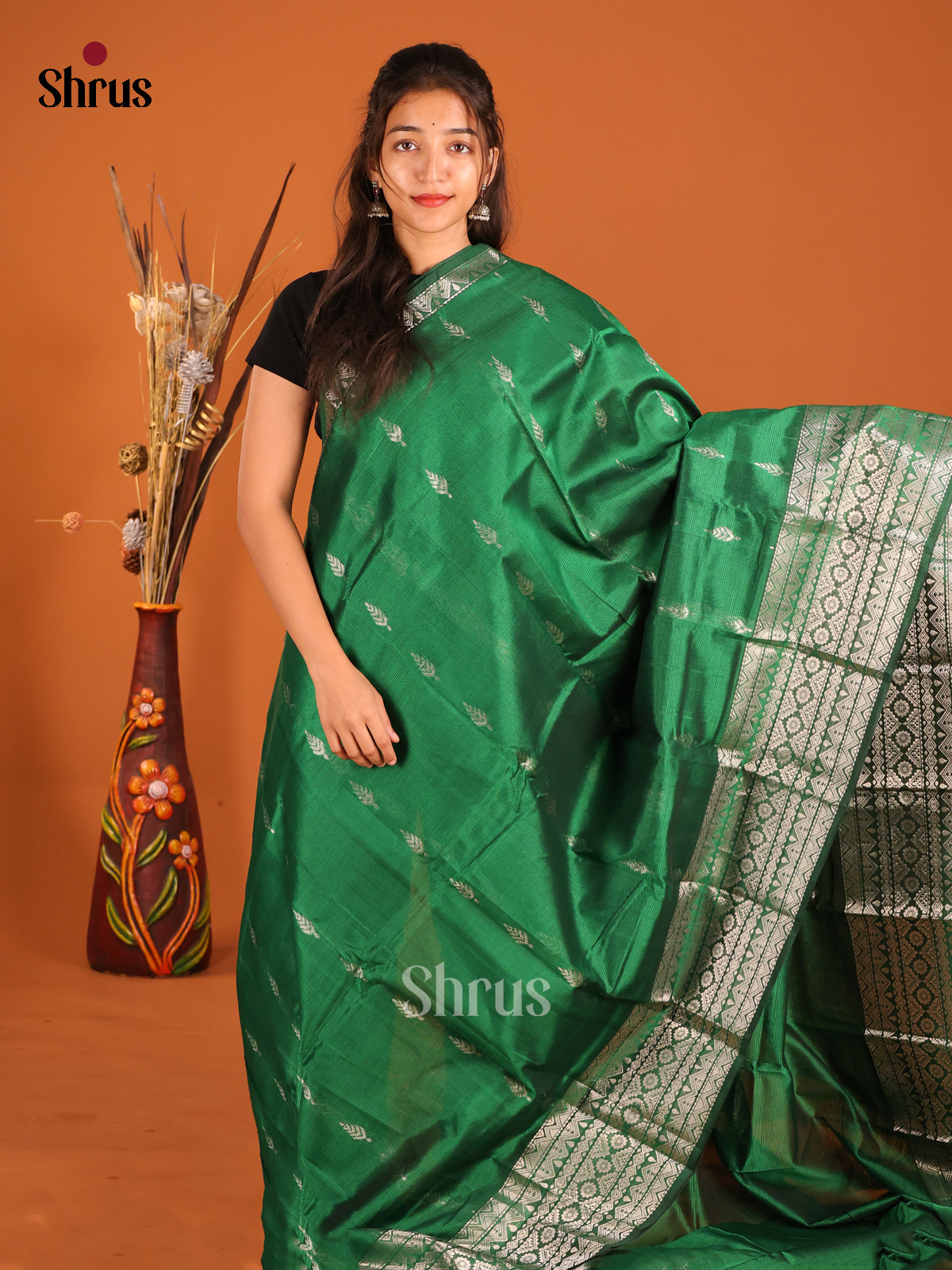 Green single tone Mangalagiri silkcotton Saree gleams with zari buttas -1